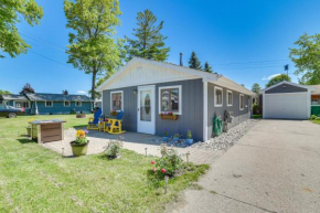 Houghton Lake Cottage with Patio Walk to Waterfront